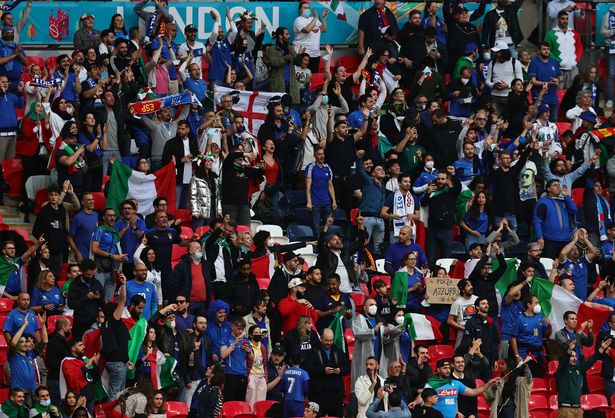 Euro 2020 : les supporters anglais se préparent pour le Danemark