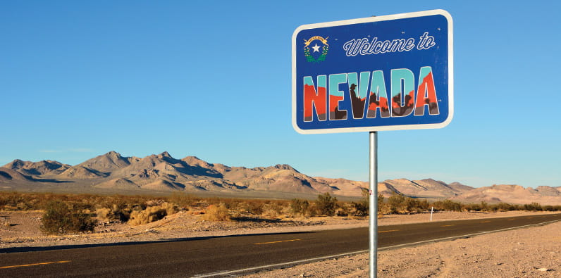 Bienvenue au panneau de la route du désert du Nevada