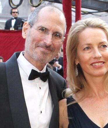 Did Steve Jobs daughter get any money?