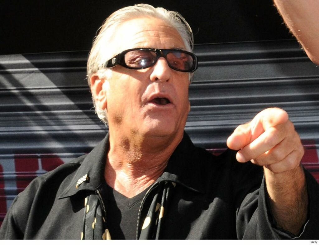 Is Barry Weiss rich?