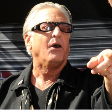 Is Barry Weiss rich?