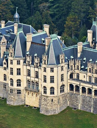 Who has the biggest house in the world?