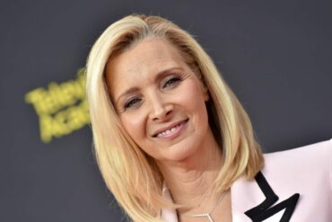 How rich is Lisa Kudrow?