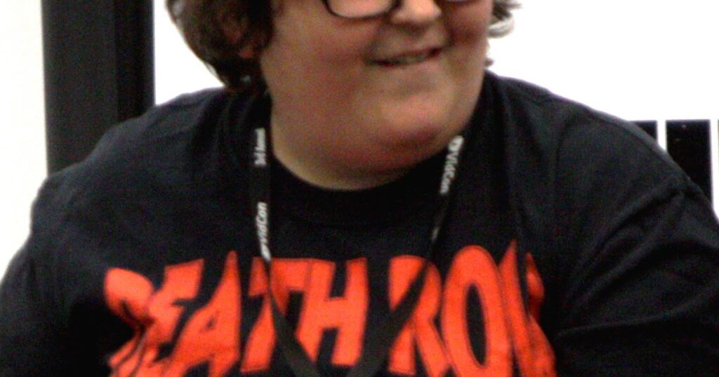 How does Andy milonakis make money?