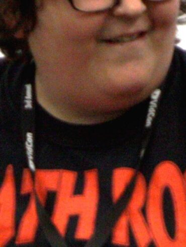 How does Andy milonakis make money?