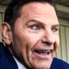 How many jets does Kenneth Copeland own?