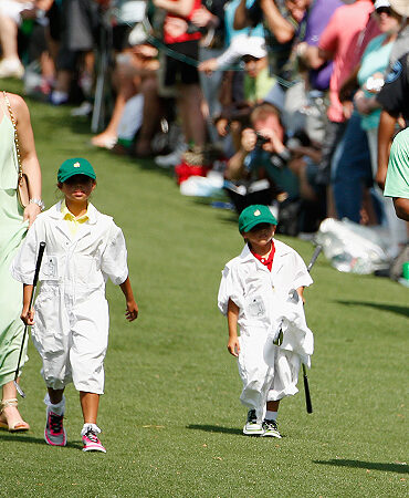 How much does Tiger Woods caddy make?