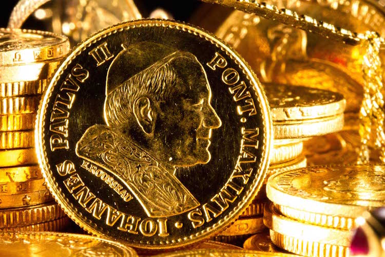 How much gold is in the Vatican?