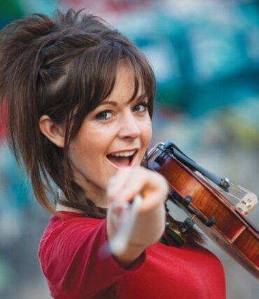 How many hours a day does Lindsey Stirling practice?