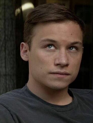 What is Finn Cole salary?