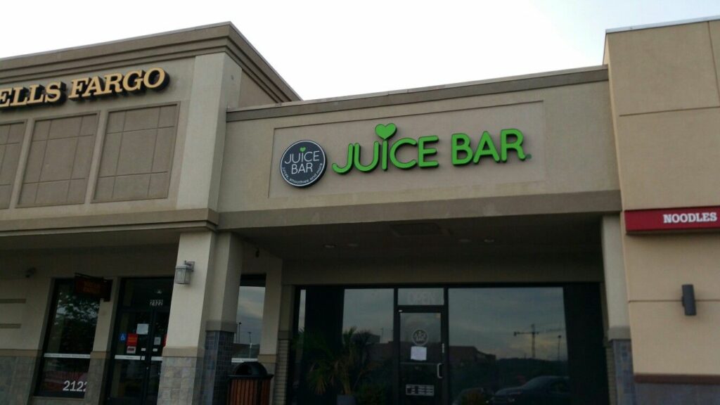 Where is the juice bar that the Chrisleys own?