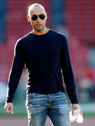 What is Derek Jeter's net worth 2021?