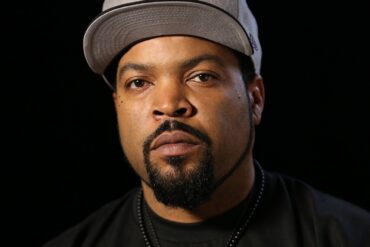 What is Ice Cube's net worth 2021?