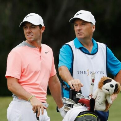 How much does Tiger Woods caddy get paid?