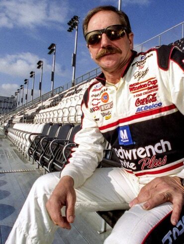 How much money did Dale Earnhardt Sr make?