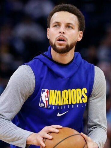 What is Steph Curry's net worth 2021?