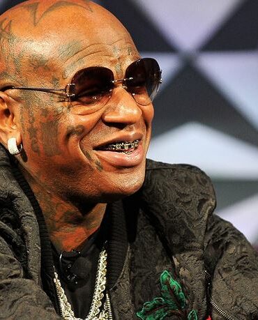 Who is the richest rapper?