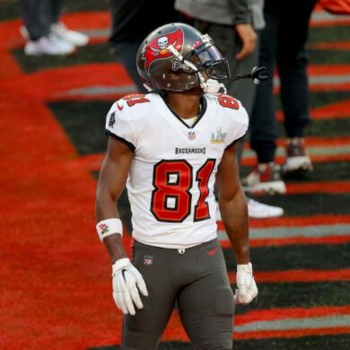 How much does Antonio Brown make?