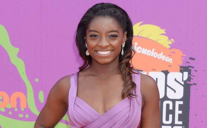 What is the net worth of Simone Biles 2021?