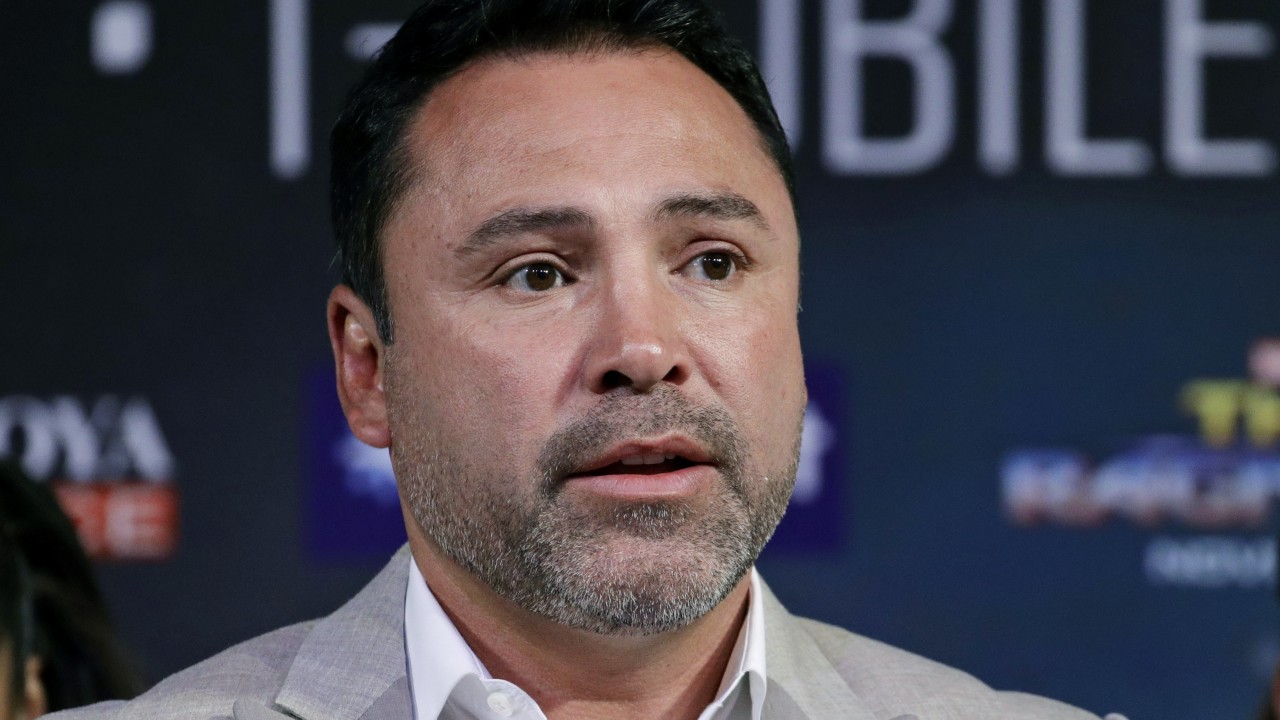 How much does Oscar De La Hoya have?