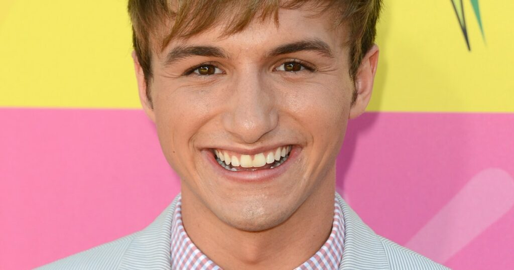 Where does Lucas Cruikshank live?