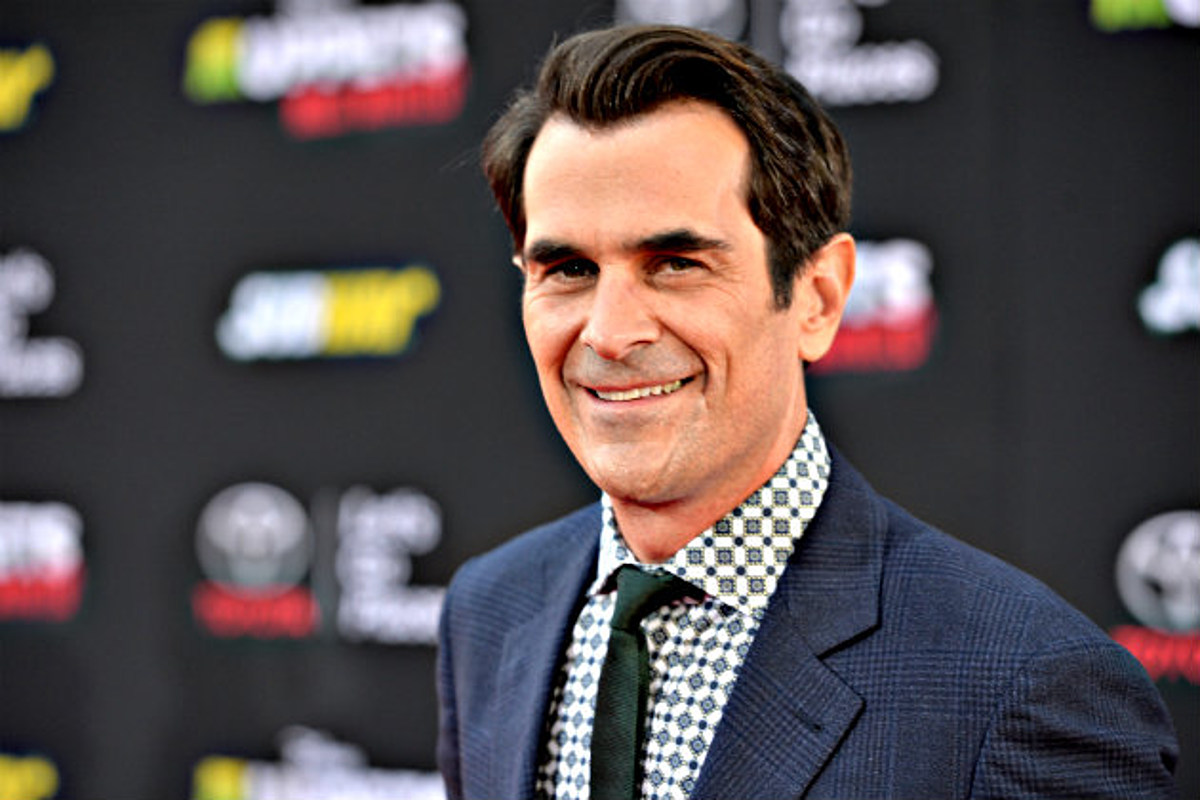 What is Phil Dunphy salary?