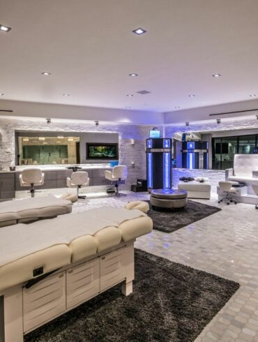 Is Dan Bilzerian a billionaire?