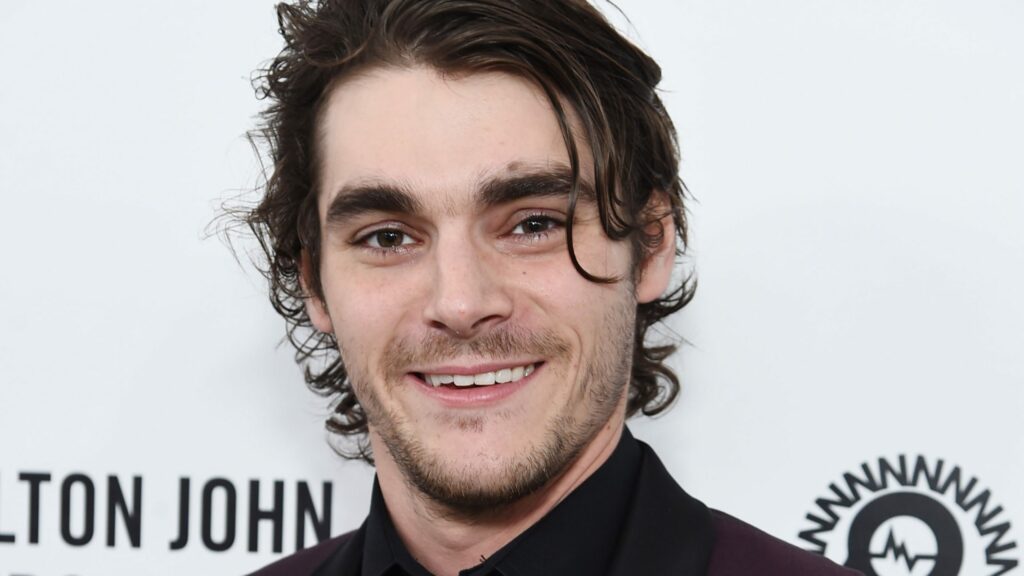 Is RJ Mitte rich?