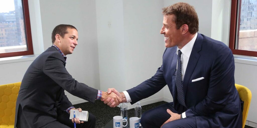Does Tony Robbins have gigantism?