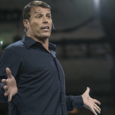 How much does Tony Robbins earn in a year?