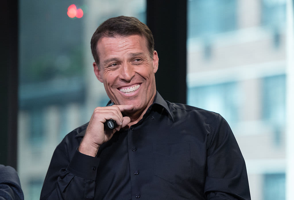 How much does Tony Robbins make a year?