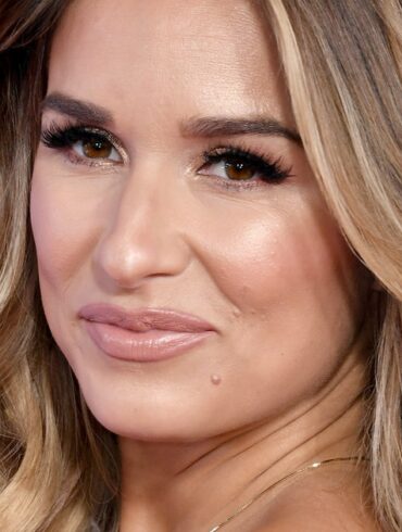 How much does Jessie James Decker make?