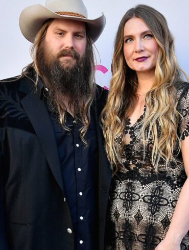 What is Chris Stapleton's net worth as of 2021?