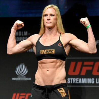 What is Holly Holmes Worth?