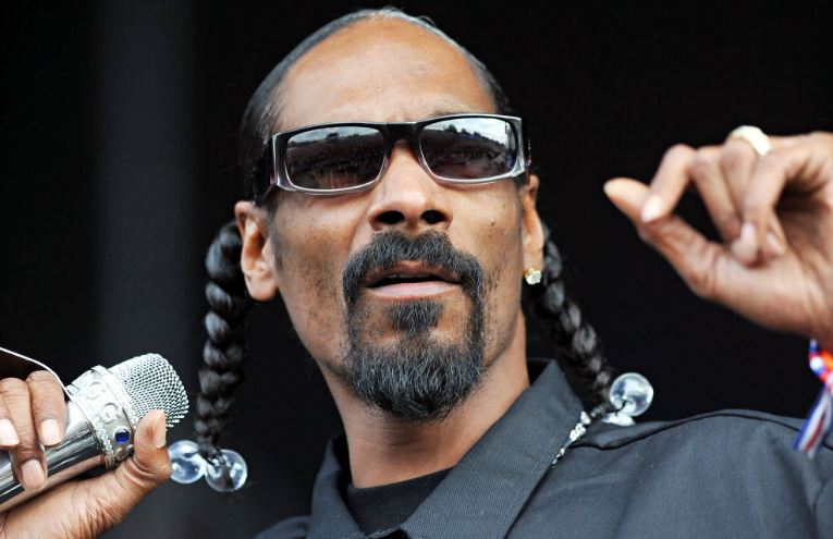 What is Snoop Dogg's net worth 2021?