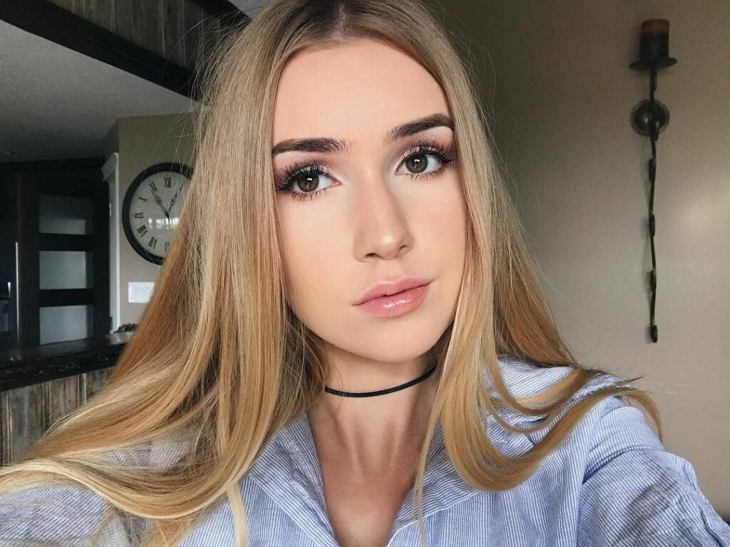 What is Mia Maples net worth?