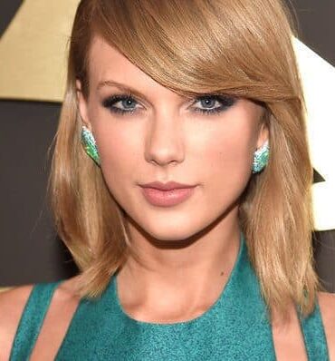 Who is the richest singers in the world?