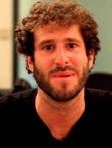 Is Lil Dicky rich?