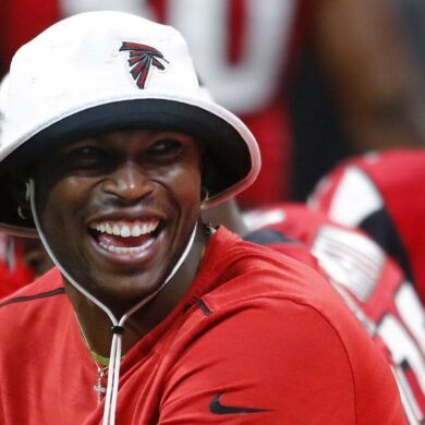 How much is Julio net worth?