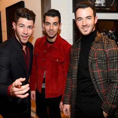 How much are the Jonas Brothers parents worth?