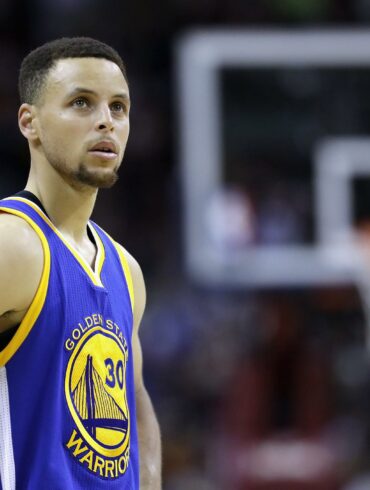 Is Steph Curry a billionaire?