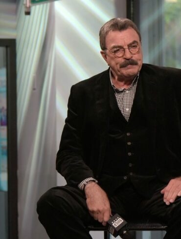 How much money does Tom Selleck make for each episode of Blue Bloods?