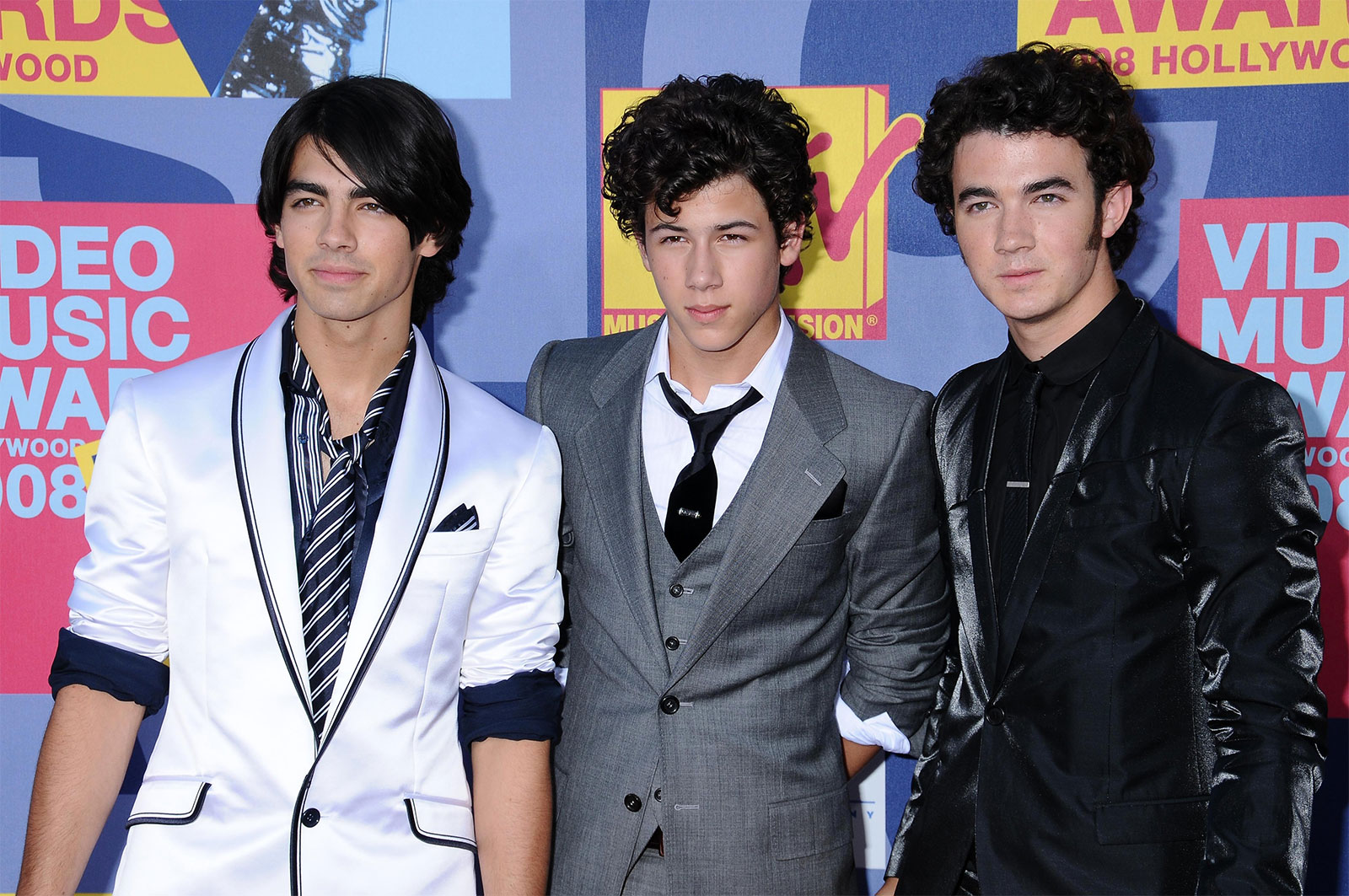 Who is the wealthiest Jonas brother?