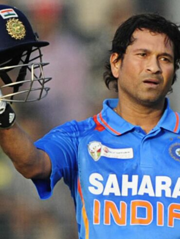 How much Sachin Tendulkar earns now?