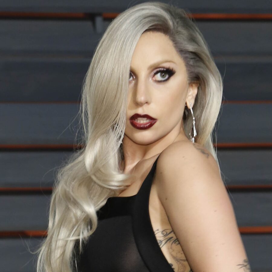 Lady bangs. Леди Гага блондинка. Леди Гага платиновая блондинка. Леди Гага волосы. Леди Гага с длинными волосами.