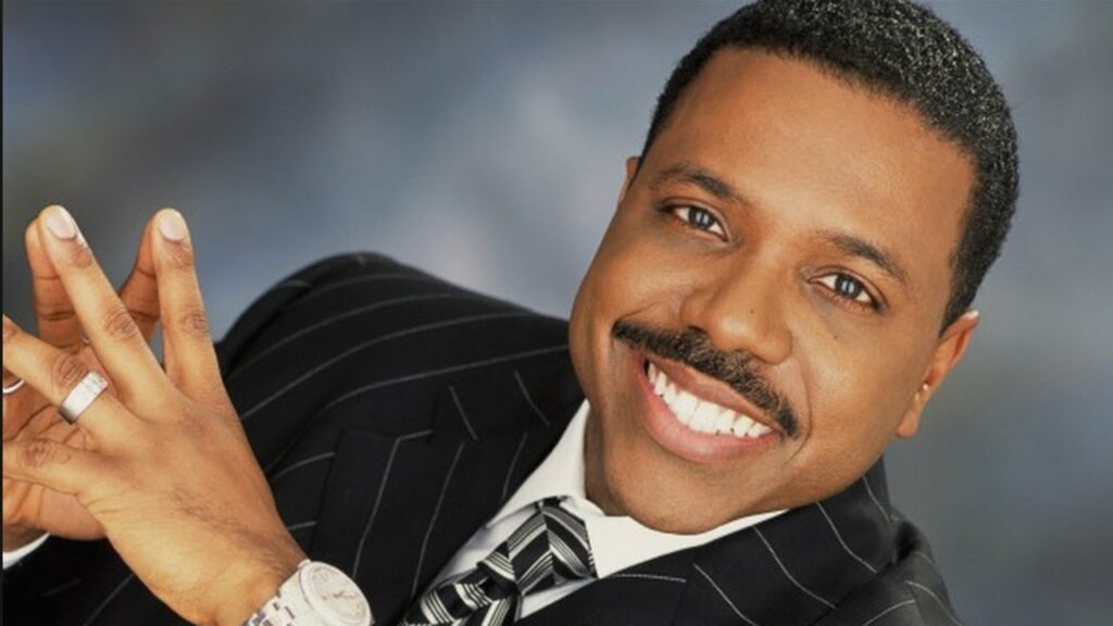 What is Creflo Dollar salary?