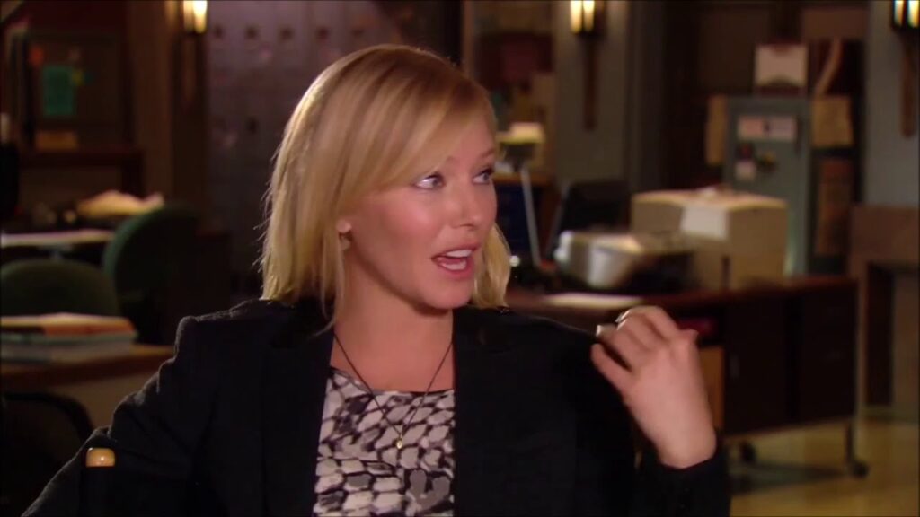 How rich is Kelli Giddish?