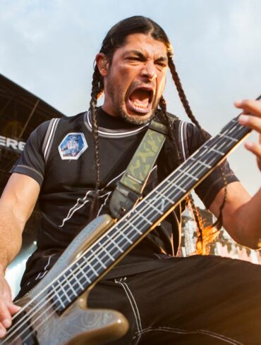 Berapa harga bassist Metallica?