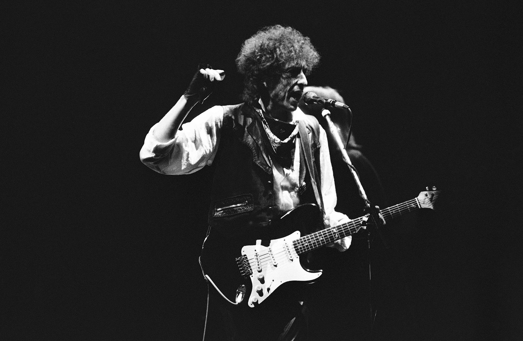 How does Bob Dylan spend his money?