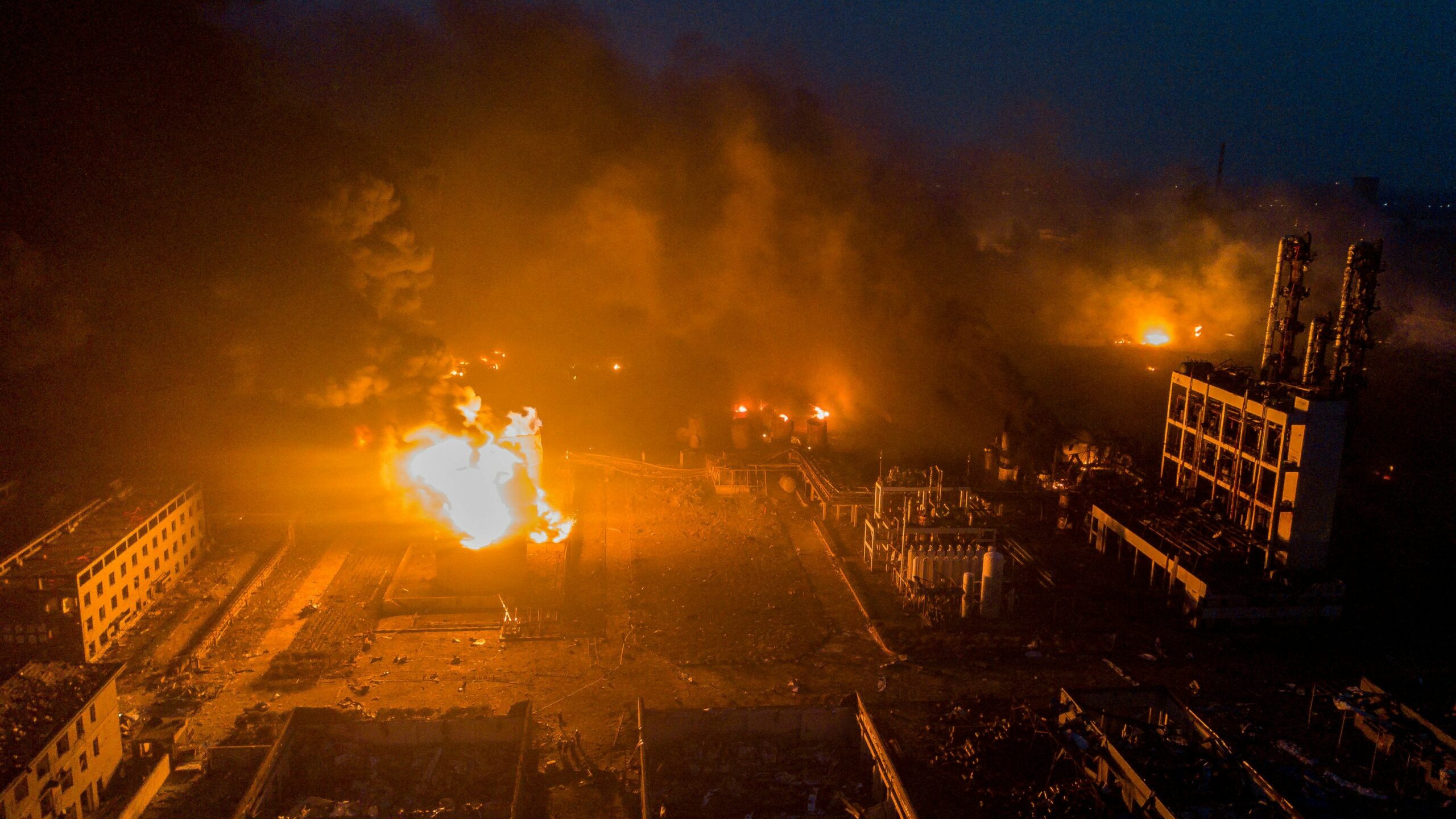 Утечка газа в корее. Взрывы на химическом заводе в городе Цзилинь (Китай). Взрыв на химическом заводе в сяньшуе. Взрыв в Китае на химзаводе.